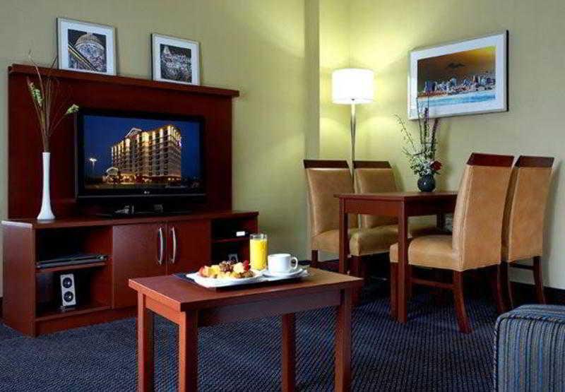 דורבאל Fairfield Inn & Suites By Marriott Montreal Airport חדר תמונה